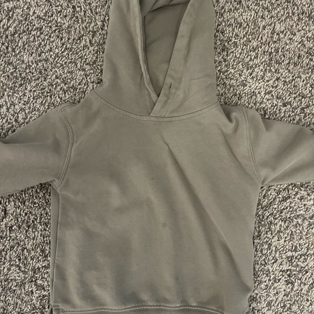 Worn and lightly stained as pictured olive green Little Bipsy set. 18-24 m.